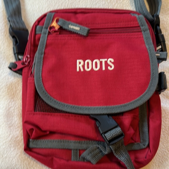 NWOT red Roots canvas multi compartment crossbody purse - Picture 2 of 7